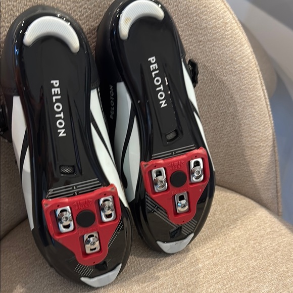 Peloton Black Cycling Shoes with Red Accents - Picture 4 of 4